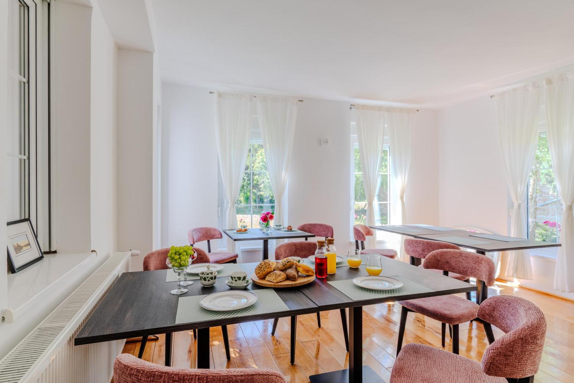 Vila Rosa Vukovar Bagian luar foto